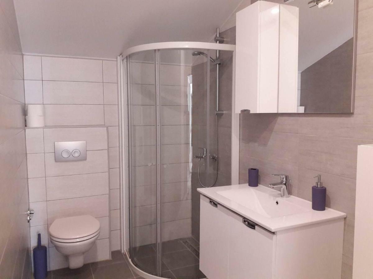סנג' Apartments And Rooms Lux מראה חיצוני תמונה